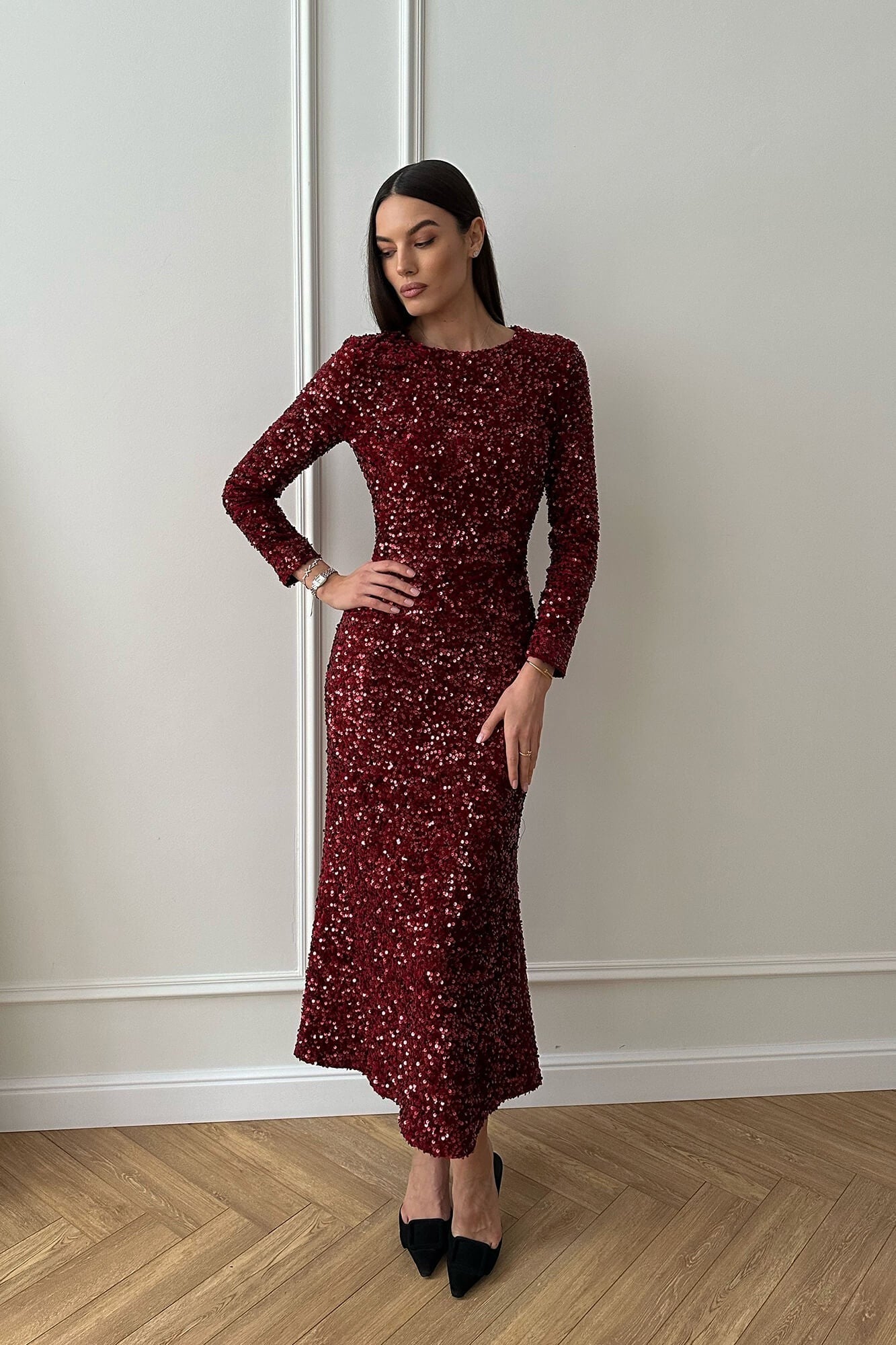 Sequin Decorated Velvet Long Sleeve Midi Dress