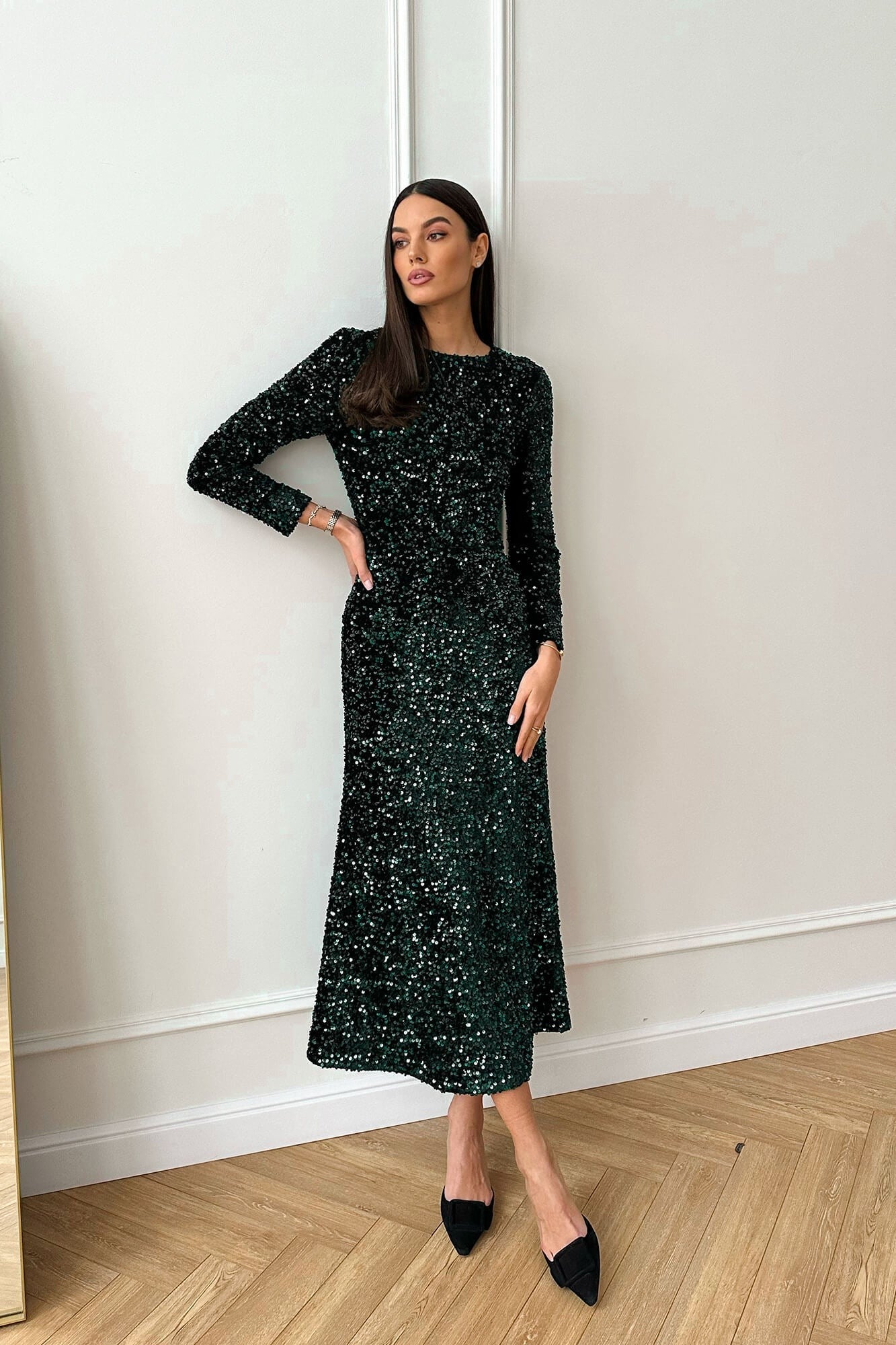 Sequin Decorated Velvet Long Sleeve Midi Dress